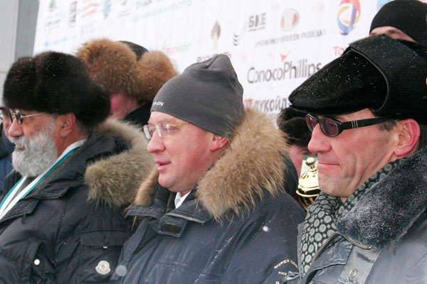 (слева направо) А. Чилингаров, И. Федоров и А. Хабибуллин на церемонии награждения