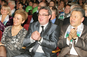 (слева направо) председатель Госсовета РК М. Истиховская, В. Гайзер и А. Тян во время гала-концерта