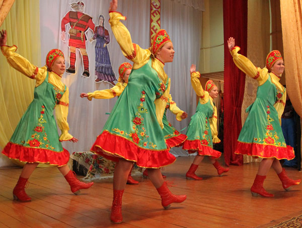танцевальный коллектив из Мутного Материка 