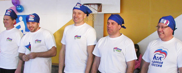 единороссы перед стартом (справа налево – С. Кажаев, Н. Кулябов, А. Черноткач, Н. Такаев и Р. Янишин)
