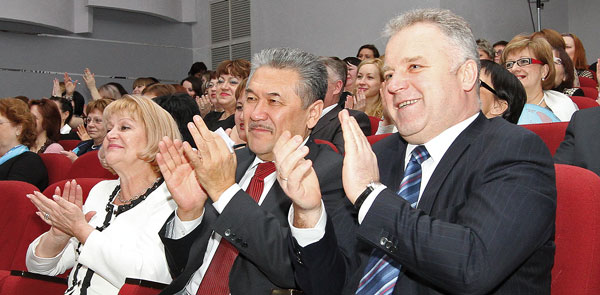 (слева направо) Т. Полякова, А. Тян, П. Оборонков