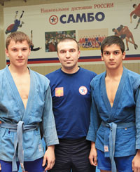 (слева направо) А. Слободянюк, М. Трусов и Р. Номазов