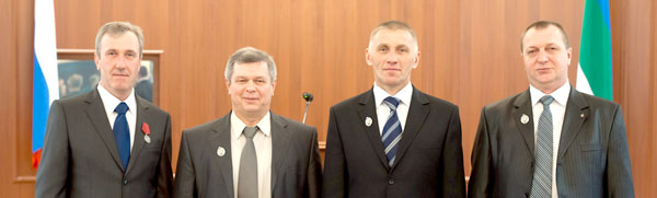 (слева направо) Н. Груздев, О. Калинин, С. Миков, В. Гарасимюк
