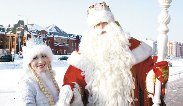 Дед Мороз со Снегурочкой приехали в Нарьян-Мар из самого Великого Устюга