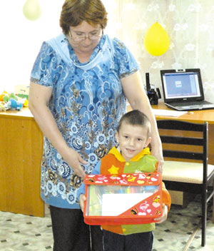 Дима Артеев с подарком от «ЛУКОЙЛ-Коми»