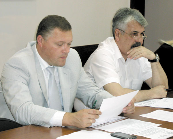  И. Силивончик (слева) и Ю. Медведев