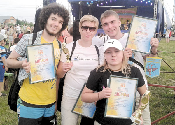 Участники группы (слева направо) Натан Смирнов, Татьяна Баева, Михаил Савчук и Александра Гавриленко