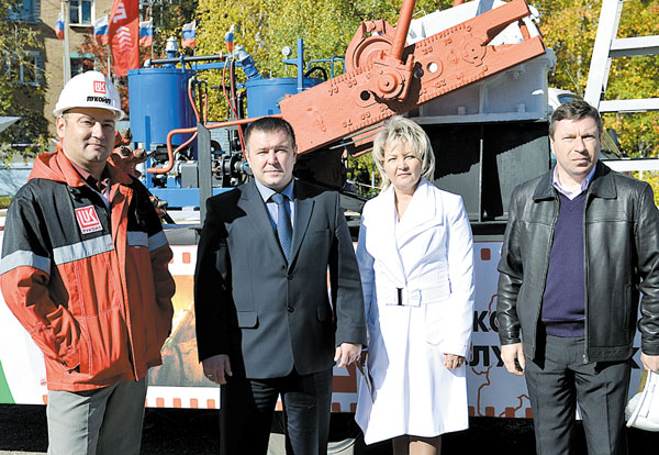 (слева направо) Д. Волков, Д. Кирьяков, М. Павлова и И. Мальцев на выставке в Нижнем Одесе