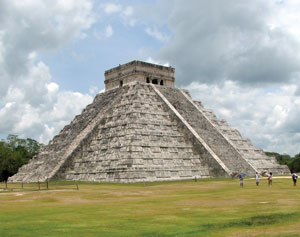 Пирамида пернатого змея Кукулькана в Чичен-Ице