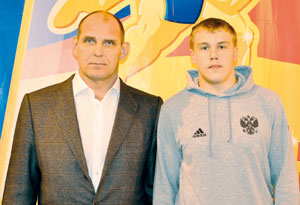 Алексей Сумароков (справа) и борец-легенда Александр КАРЕЛИН