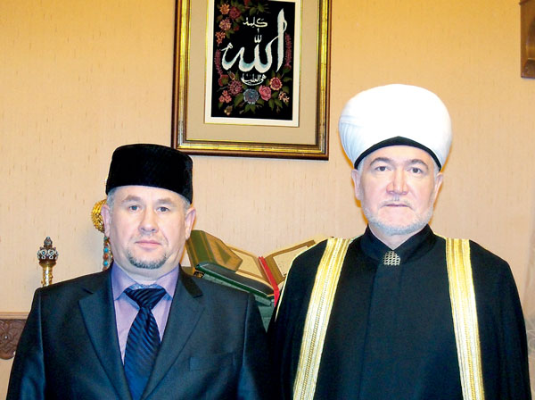 В. Гаязов (слева) и Р. Гайнутдин