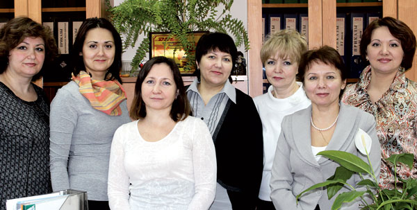 (слева направо): Е. Полякова, Т. Поречина, Л. Любенченко, Л. Приданова, М. Мартынцева, Т. Селезнева, В. Гаврилова