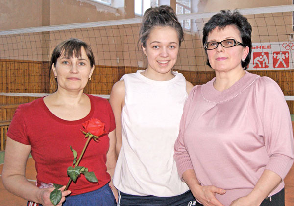 И. Илларионова (справа), дочь и мать Сиротины