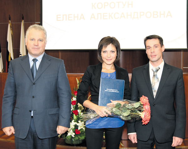 (слева направо) П. Оборонков, Е. Коротун и А. Еремеев на церемонии награждения в Центральном аппарате