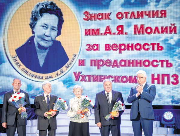 : обладатели почетного знака имени А. Я. Молий и Георгий Кирадиев (справа)