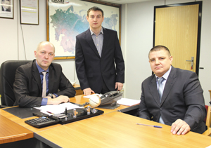 (слева направо) И. Напалков, А. Галлямов и В. Дряблов на рабочем совещании