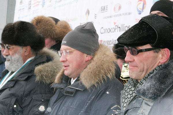 (справа налево) А.Р. Хабибуллин, глава администрации НАО И.Г. Федоров и А.Н. Чилингаров на спортивном празднике «Буран-Дей 2010» в Нарьян-Маре