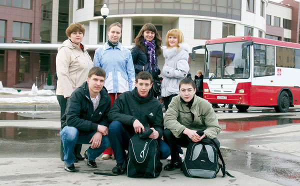 фото на память перед отъездом от главного офиса ООО «ЛУКОЙЛ-Коми»