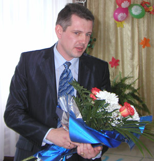 А. Короваев поздравляет учителей коррекционной школы