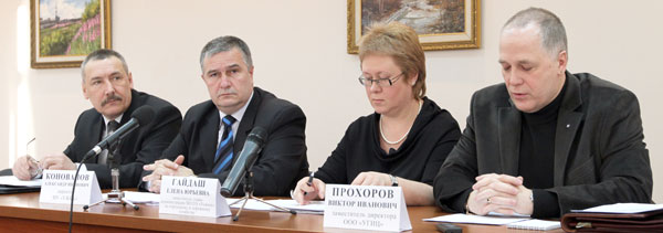 (слева направо) В. Дементьев, А. Коновалов, Е. Гайдаш, В. Прохоров