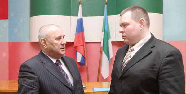 В. Безрук (слева) и А. Поздеев во время семинара