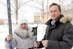 А. Валейская и Ю. Лодыгин во время передачи лыж