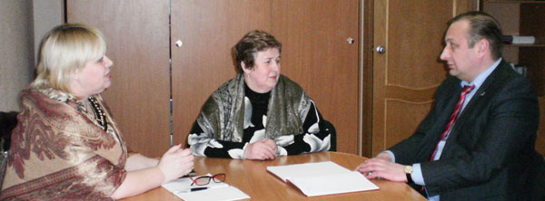 (слева направо) Р. Обудовская, Н. Попова и С. Воробьев