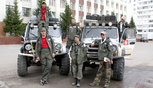 участники автомобильной экспедиции по маршруту Воркута-Сыктывкар