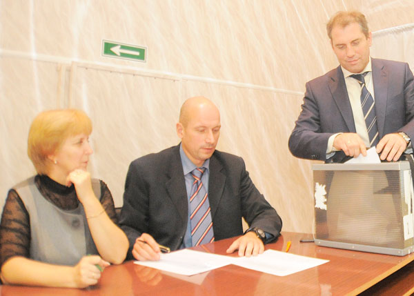 идут выборы председателя контрольно-счетной палаты (Николай Кулябов крайний справа)