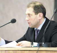 заседание ведет председатель Совета Усинска Н. Кулябов