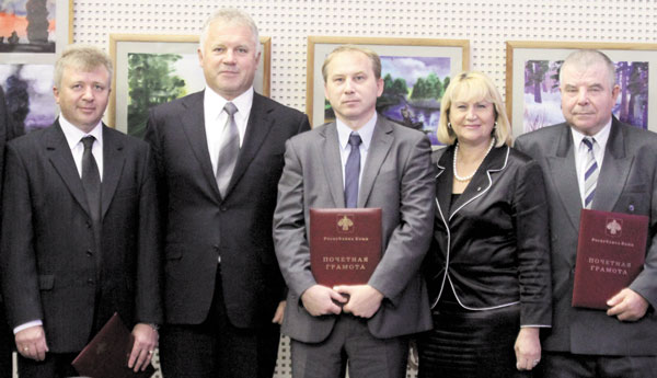 (слева направо) В. Чупика, П. Оборонков, Н. Козак, председатель ОПО Общества Т. Полякова, И. Трифонов