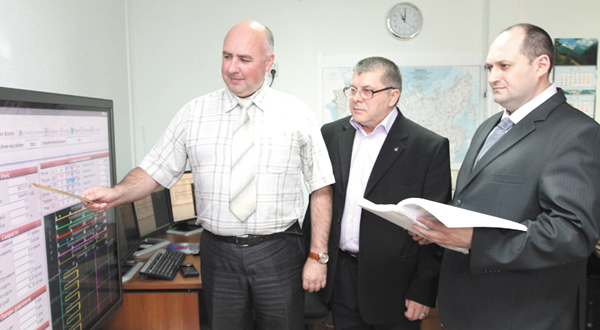 Сотрудники Центра (слева направо) Е. Смирнов, П. Буртовский, Э. Рехлицкий