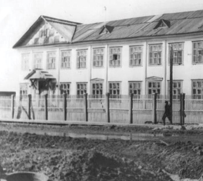 Школа в поселке Ярега, 
1940-е годы