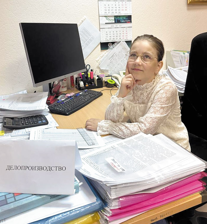 Лиза Низовцева        (мама Антонина Низовцева, специалист ОДиХО  ТПП «ЛУКОЙЛ-Севернефтегаз»)