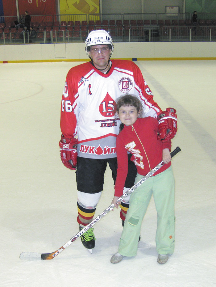 Яна была талисманом лукойловской хоккейной команды, 2003 год